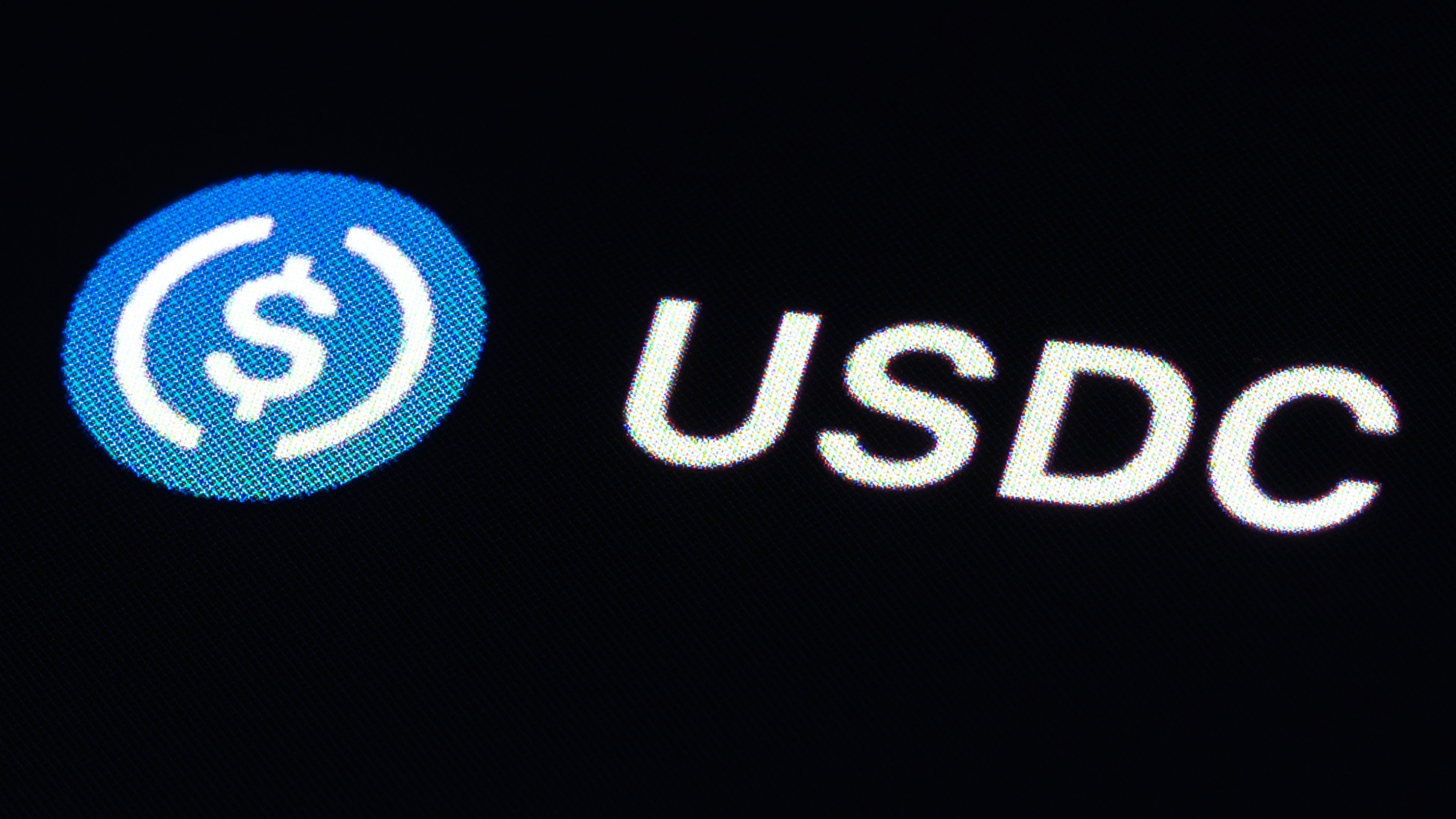 Economic heavyweights sound alarm over new currency – top economist fears  panic | PIIE