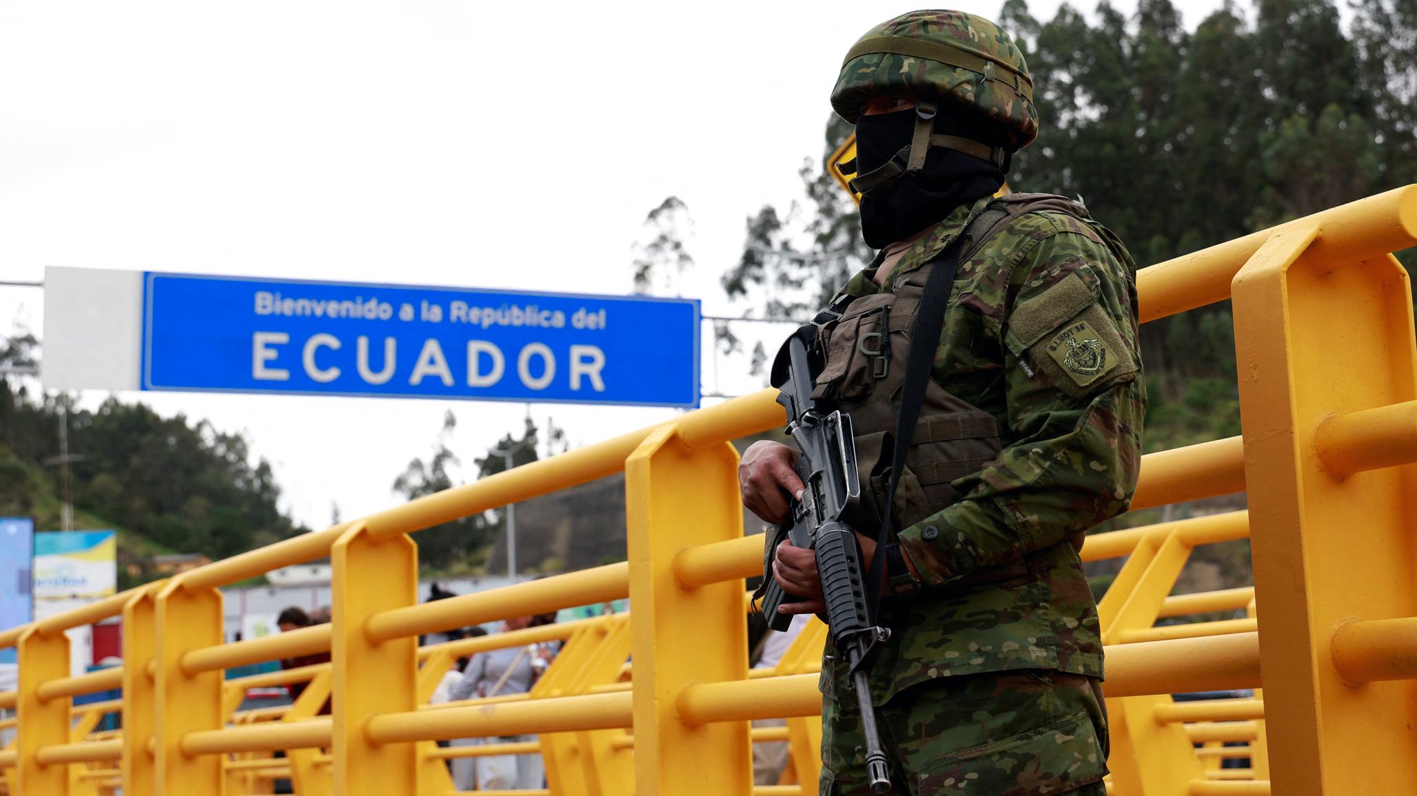 An Ecuadorian soldier stands guard at the border between Ecuador and Colombia during a security patrol, in Tulcan, Ecuador January 13, 2024. 