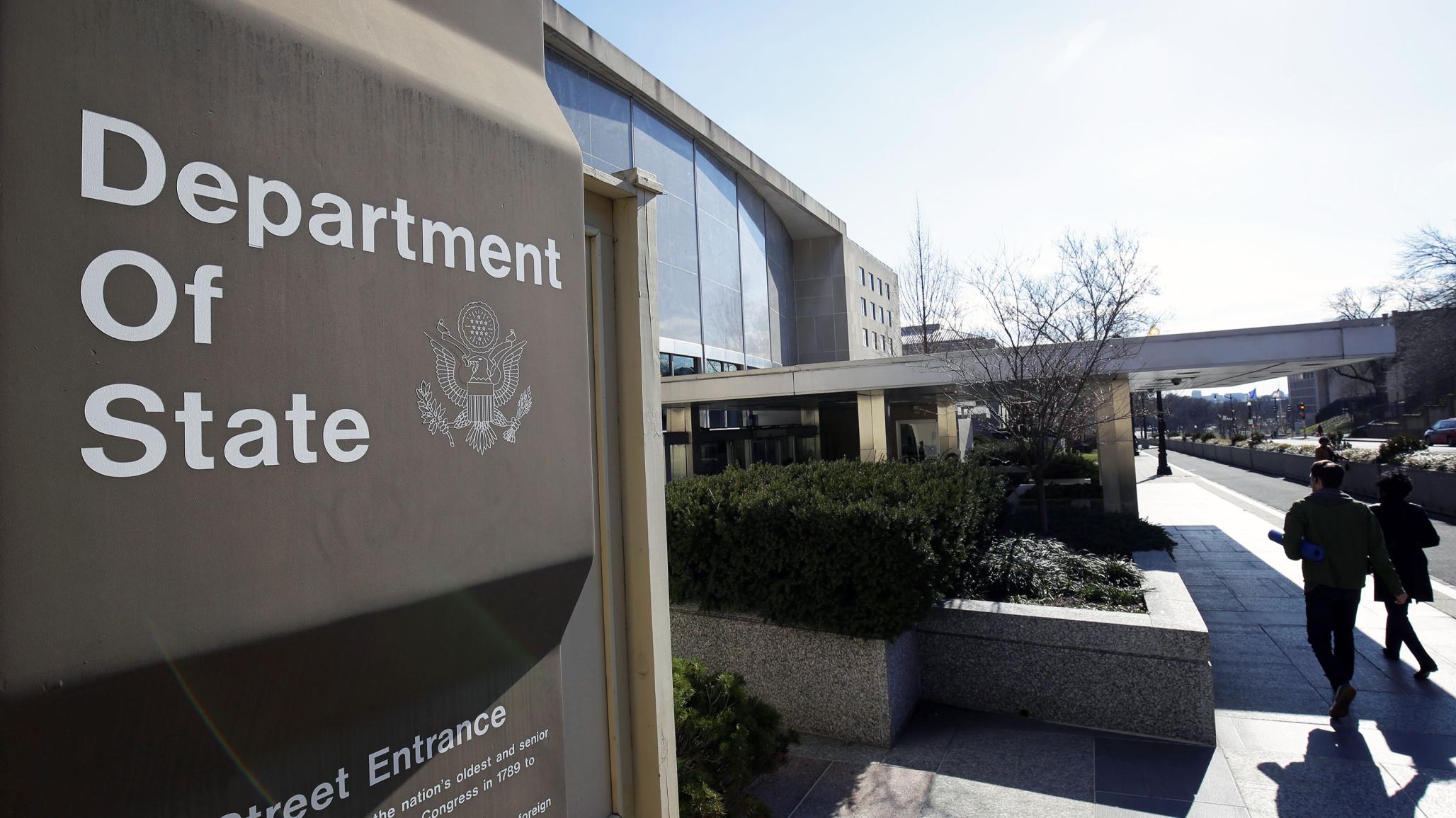 RC1D48272C00: People enter the State Department Building in Washington, U.S.