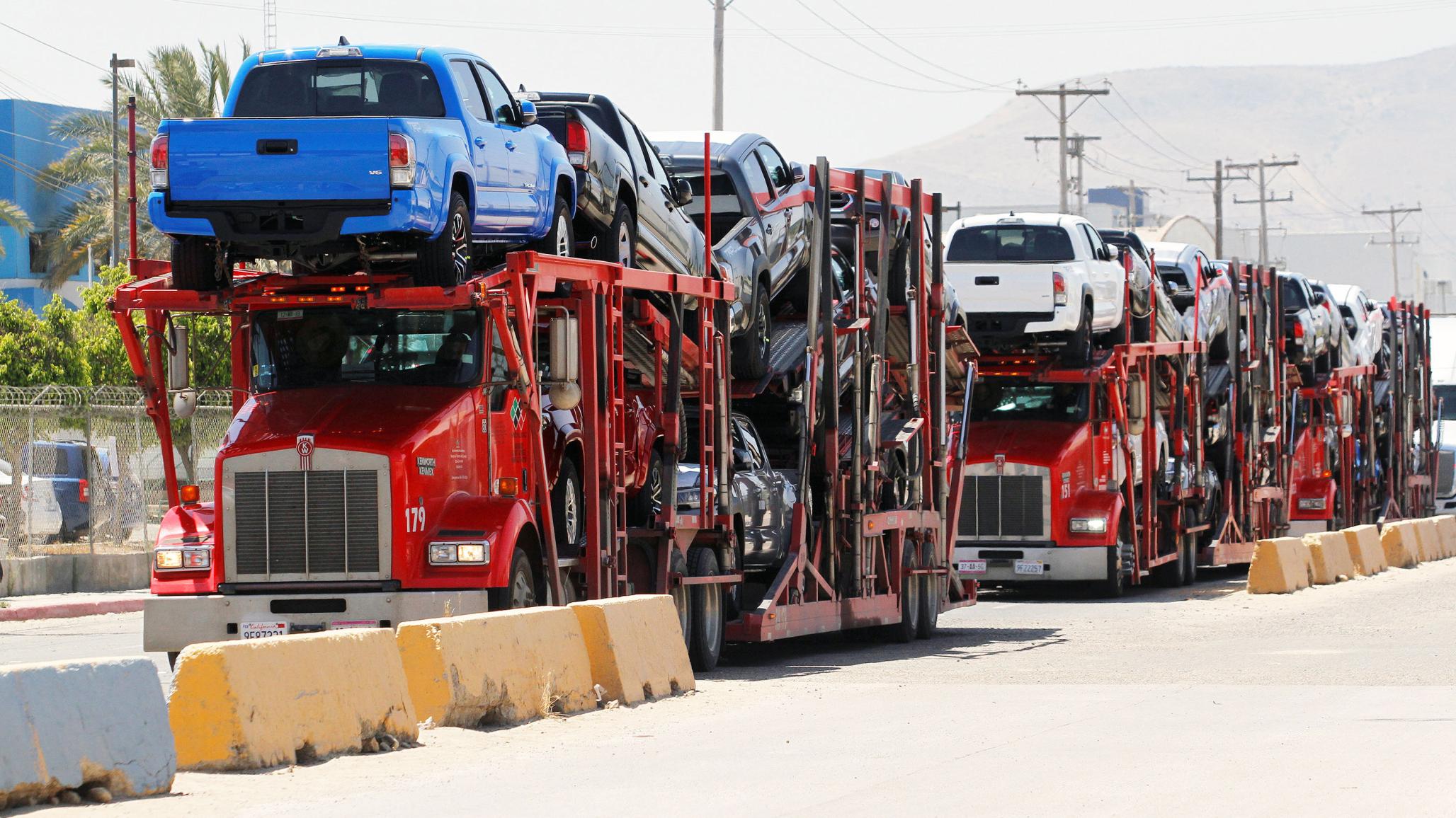 Carrier trailers que at the border waiting for customs control to cross into the US, at the Otay border crossing in Tijuana, Mexico. 