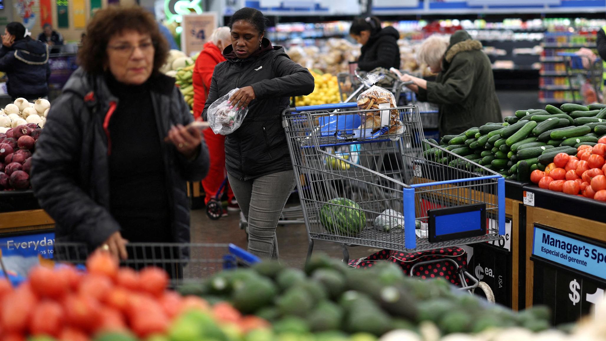 Customers shop for groceries ahead of the Thanksgiving holiday at a supermarket in North Bergen, New Jersey. Photo taken on November 21, 2025.