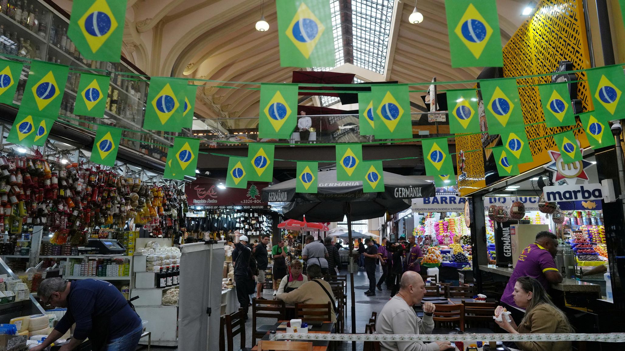 Brazilians are frustrated over the cost of living as nearly half of them say the economy has gotten worse in the past year. Picture taken at Sao Paulo's Municipal Market. September 2026. 
